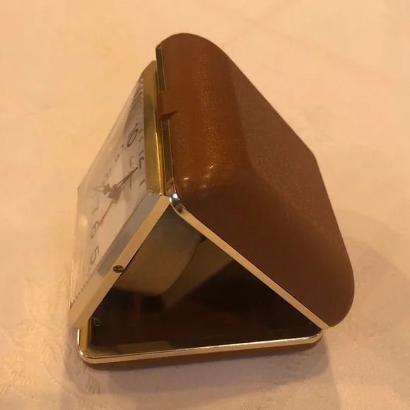 Compact clock - Picture 2 of 5